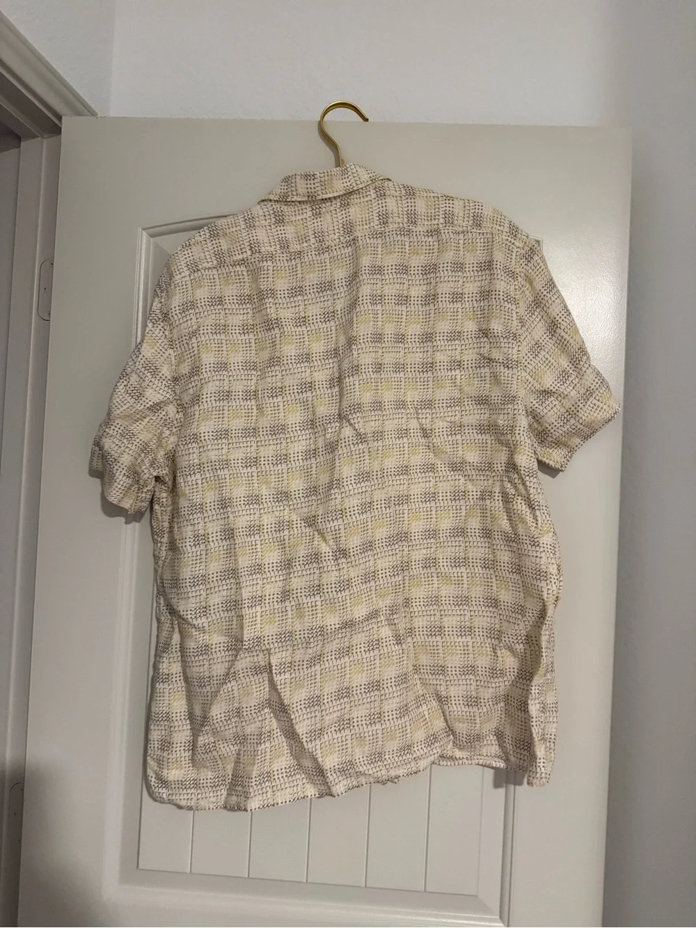 Banana Republic Cream and Yellow Short-Sleeve Button-Down Shirt